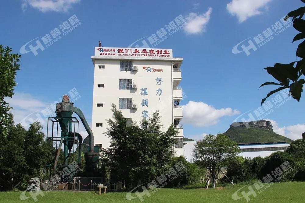 磨粉機廠家桂林鴻程總經(jīng)理容棟國喜提2018年度優(yōu)秀工業(yè)企業(yè)家光榮稱號 磨粉機廠家桂林鴻程總經(jīng)理容棟國喜提2018年度優(yōu)秀工業(yè)企業(yè)家光榮稱號